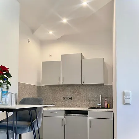 Kleines Apartment, Naehe Stadtzentrum Im 1ten Obergeschoss דירה באמברג