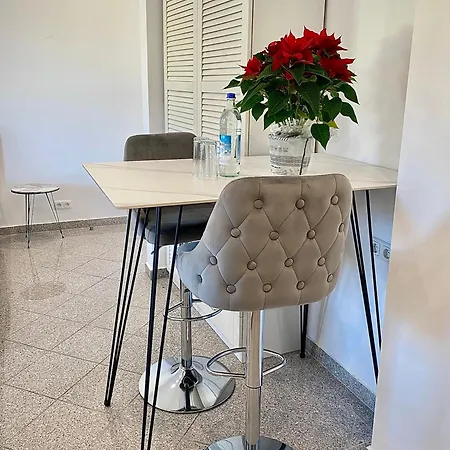 Kleines Apartment, Naehe Stadtzentrum Im 1ten Obergeschoss דירה *