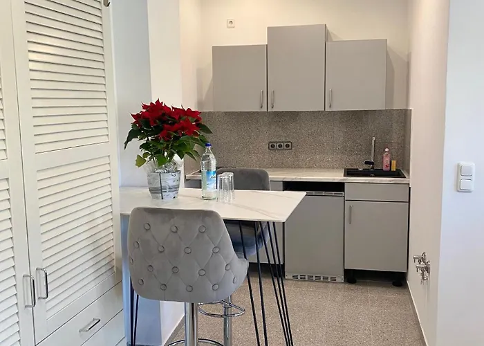 Kleines Apartment, Naehe Stadtzentrum Im 1ten Obergeschoss Appartement